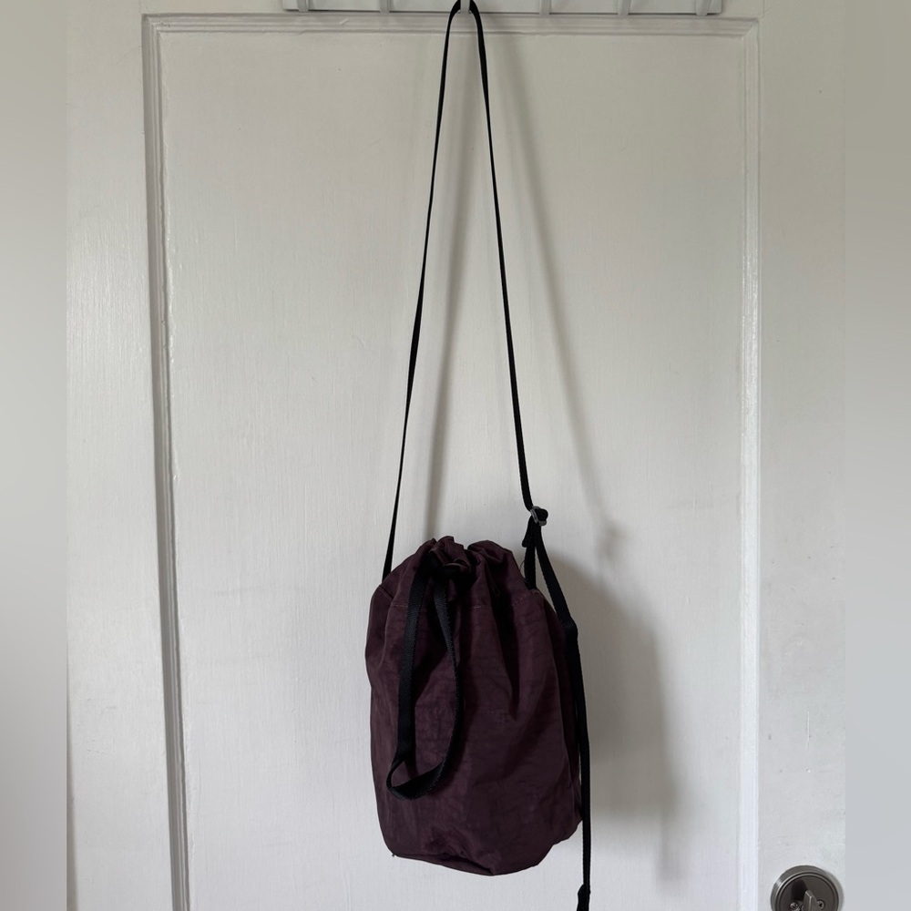 Baggu Medium Bucket Bag in Raisin